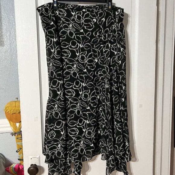 Chaps women flare black and white floral print skirt - Picture 2 of 5